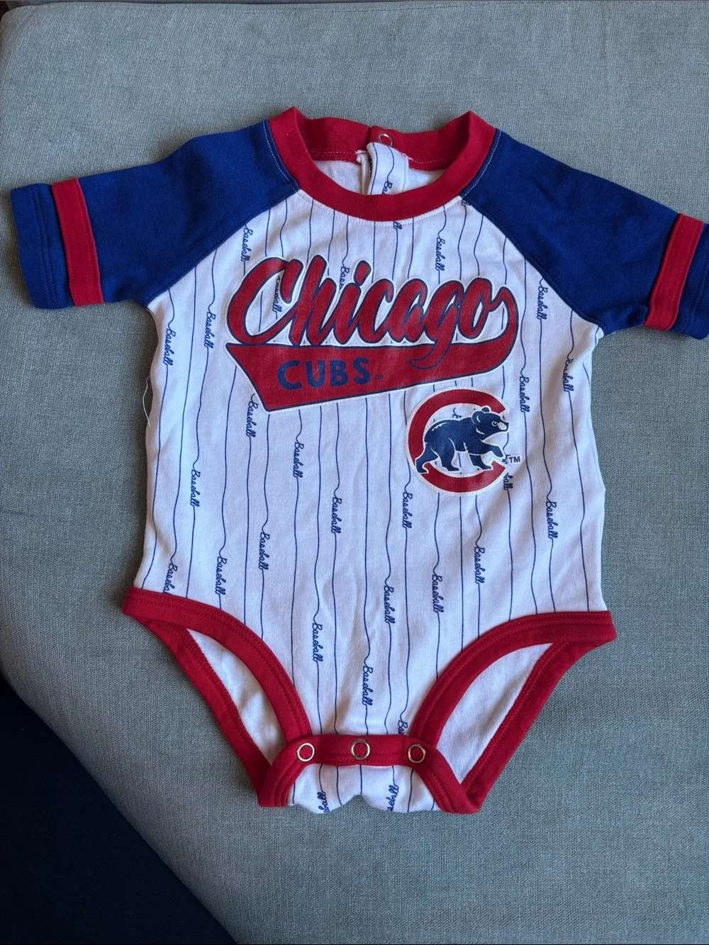 Genuine Merchandise Chicago Cubs Baby Bodysuit in White, Blue and Red